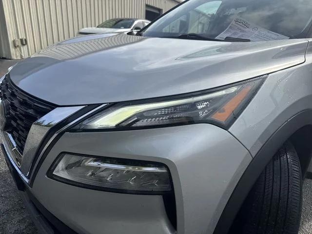 Used 2023 Silver Nissan SV image 31