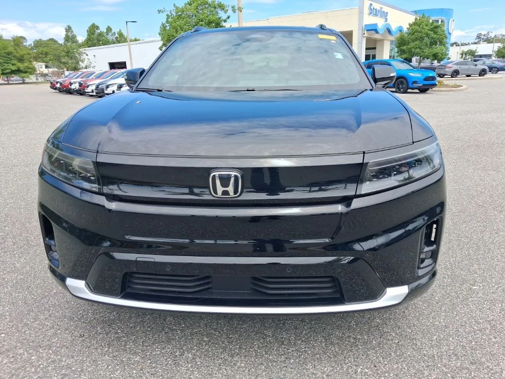 Used 2024  Honda Touring image 2