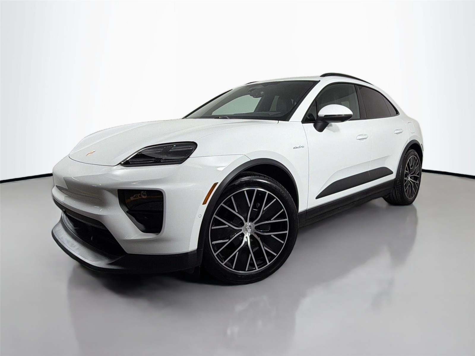 2025 Porsche Macan Macan Electric's photo