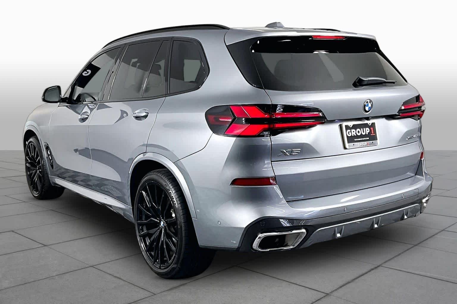 Used 2024 Skyscraper Grey Metallic BMW xDrive40i image 11