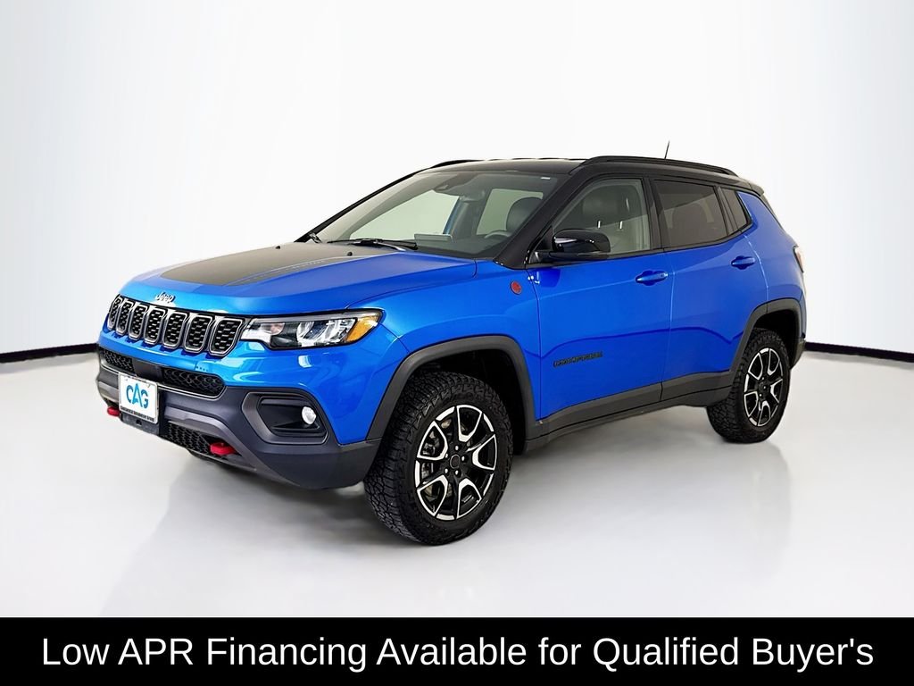 Used 2025 Hydro Blue Pearlcoat Jeep Trailhawk image 3
