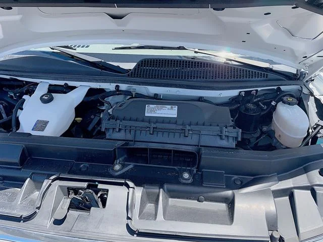 Used 2022 Summit White GMC Gas image 24