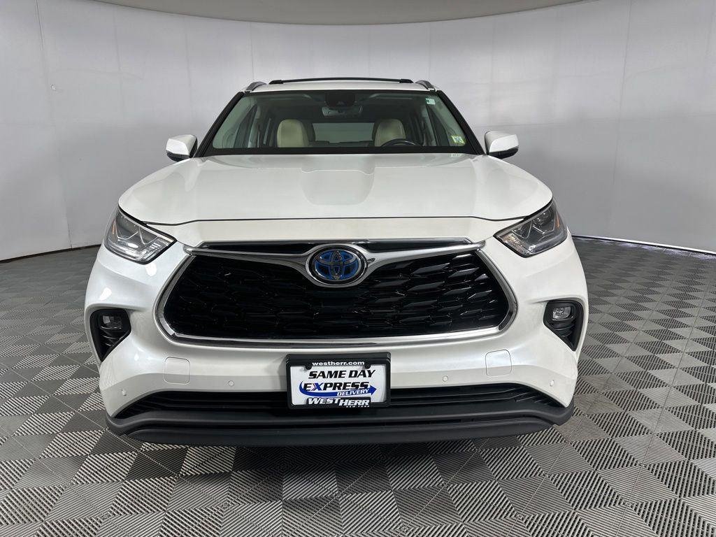 Used 2023 Pearl Toyota Limited image 4