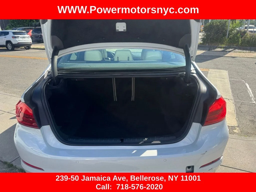 Used 2020 White BMW 530i xDrive image 20
