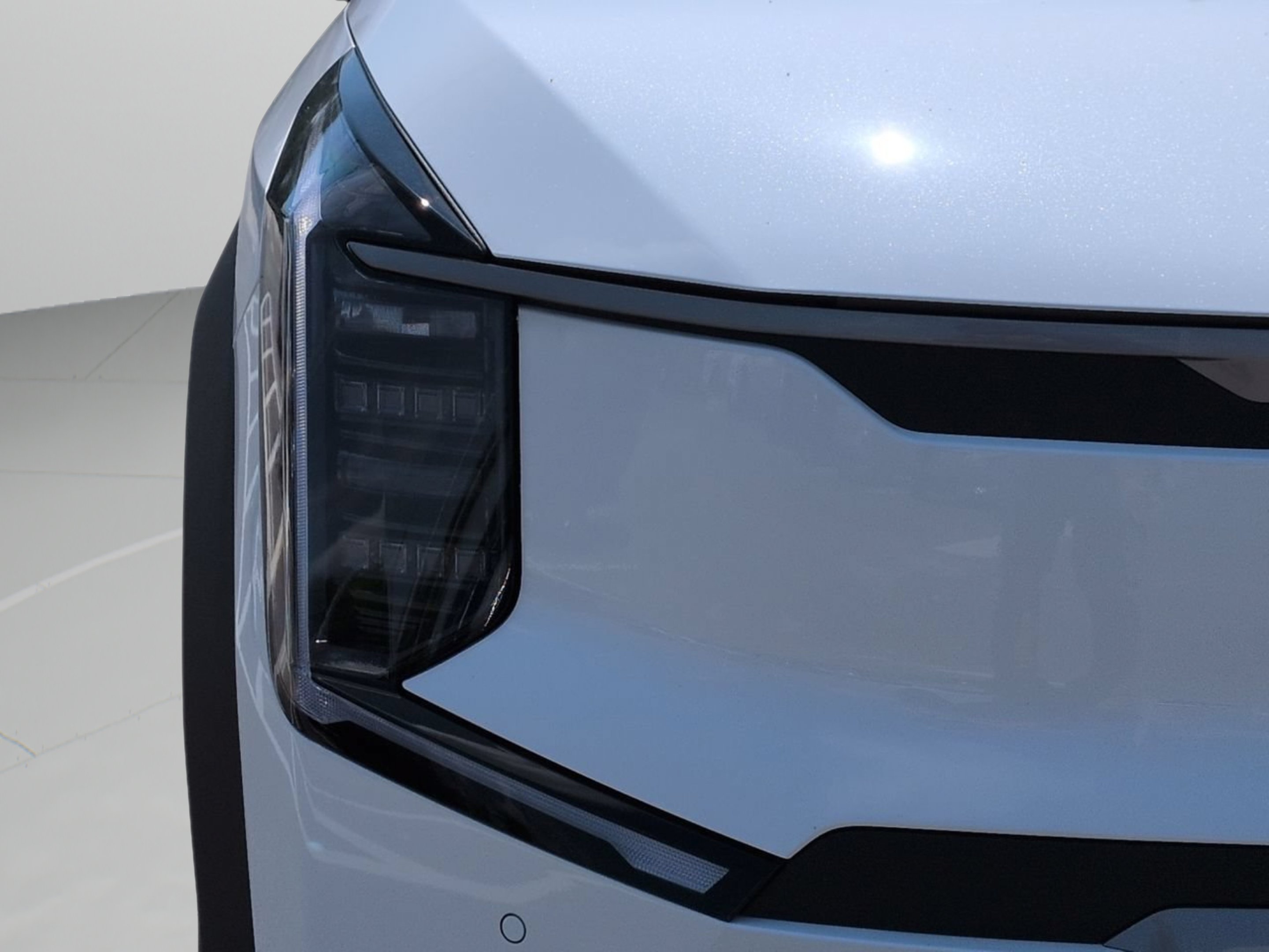 New 2026 Glacial White Pearl Kia Light RWD image 33