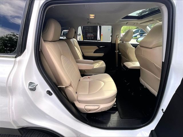 Used 2023 Beige Toyota XLE image 23