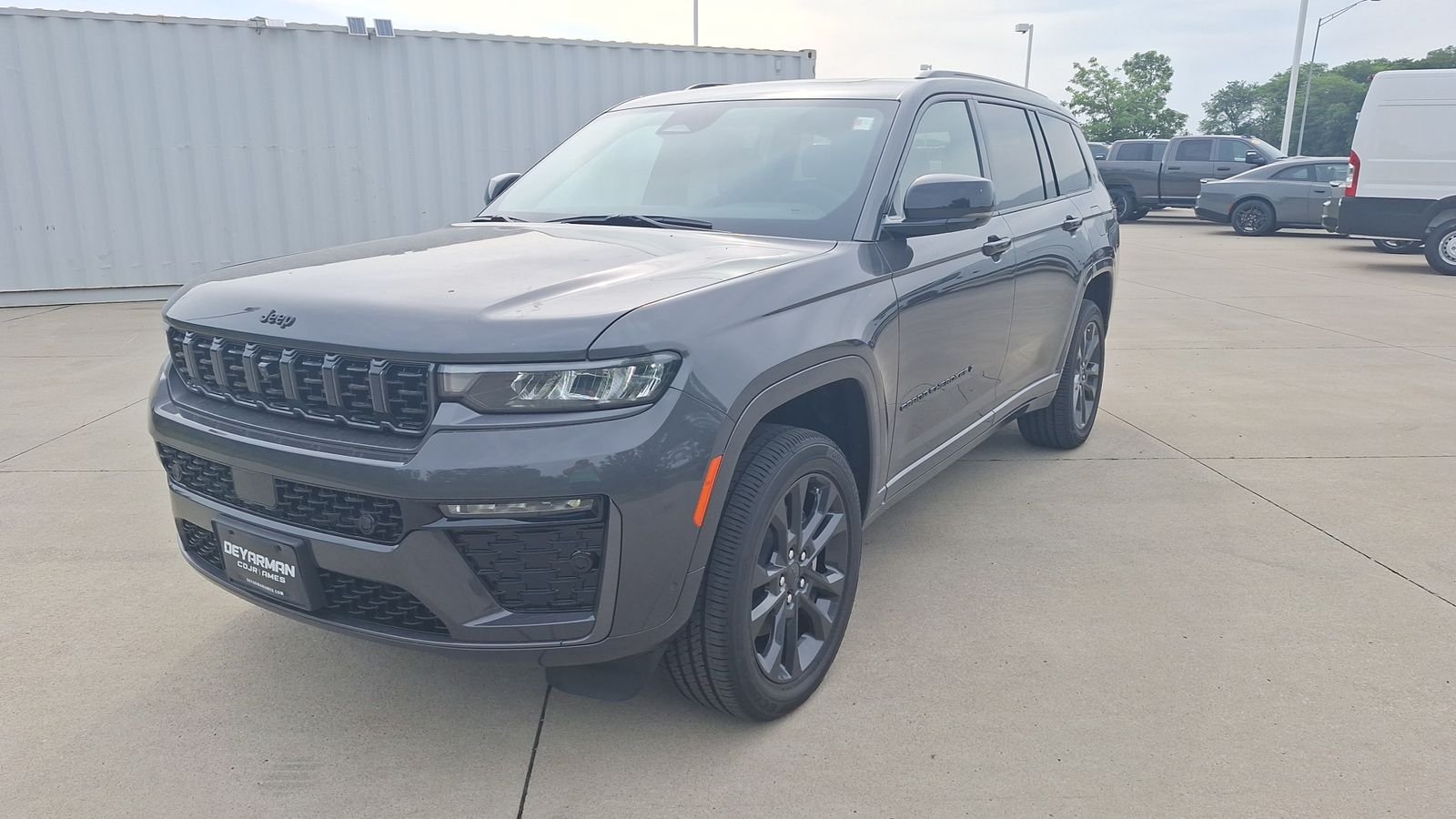 New 2026 Baltic Gray Metallic Clear-Coat Exterior Paint Jeep Limited image 7