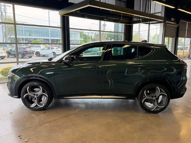 New 2026 Verde Monza (Green) Exterior Paint Alfa Romeo Sport Speciale image 3