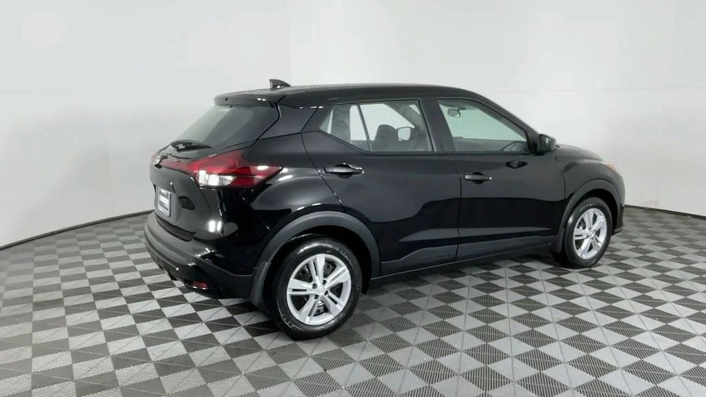2025 Nissan KICKS PLAY Base - Photo 4