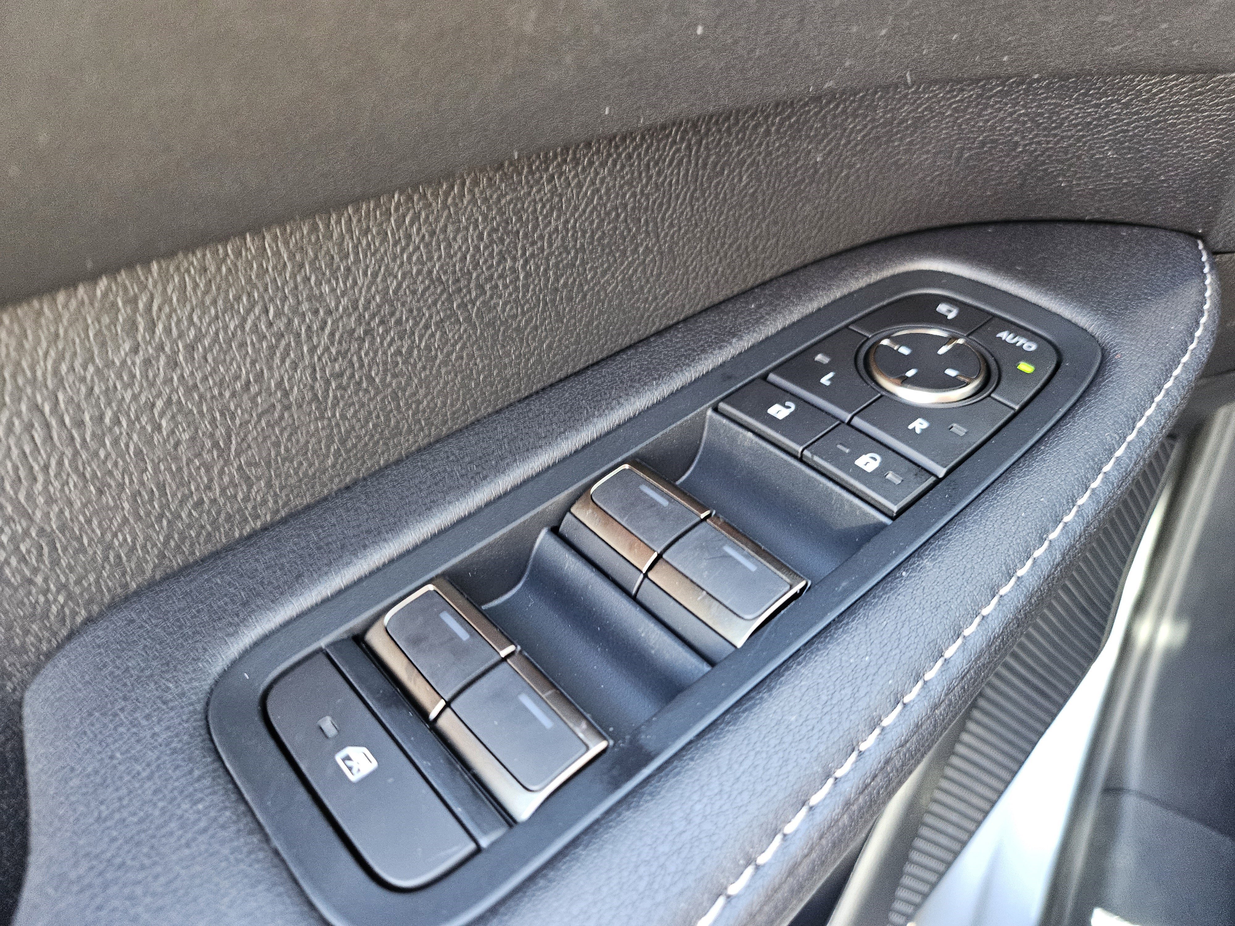 New 2026 Iridium Lexus PREMIUM PLUS image 15