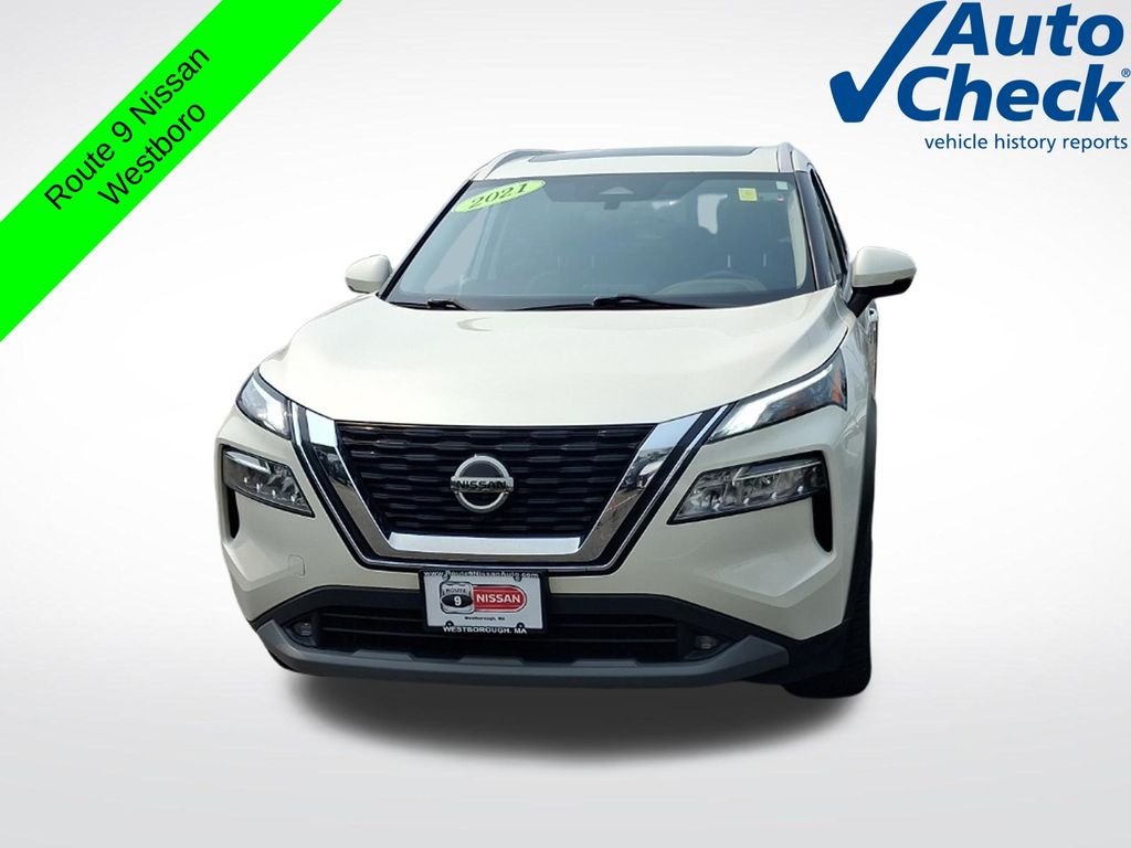 Used 2021 White Nissan SL image 3