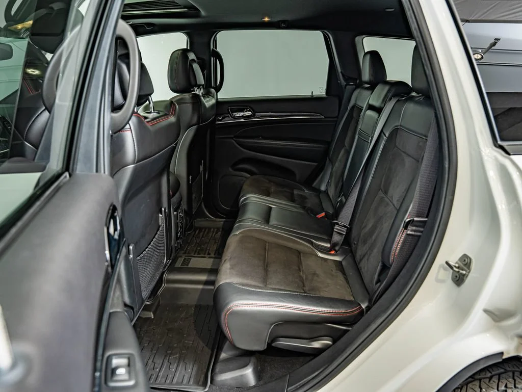 Used 2019 Bright White Clearcoat Jeep Trailhawk image 36