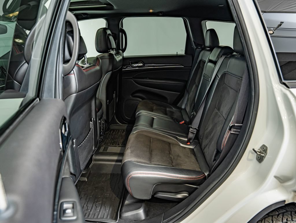 Used 2019 Bright White Clearcoat Jeep Trailhawk image 36