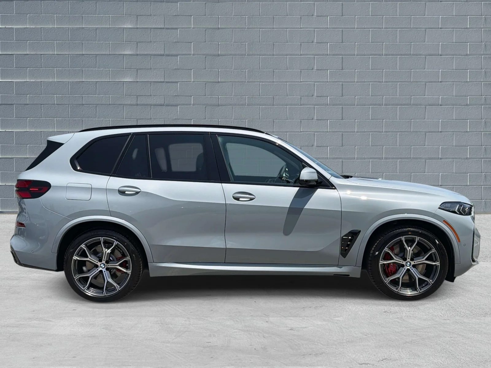 New 2026 Brooklyn Grey Metallic BMW xDrive50e Plug-In Hybrid image 3