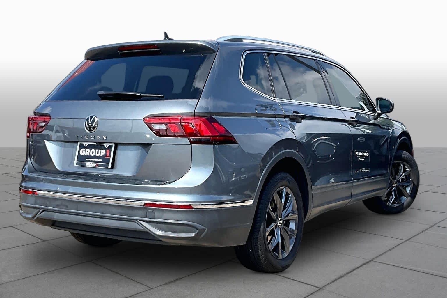 Used 2023 Platinum Gray Metallic Volkswagen SE image 12