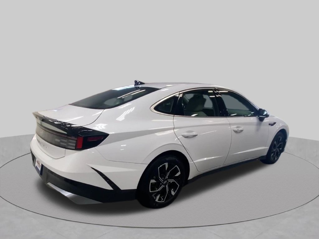 2025 Hyundai Sonata SEL - Photo 11