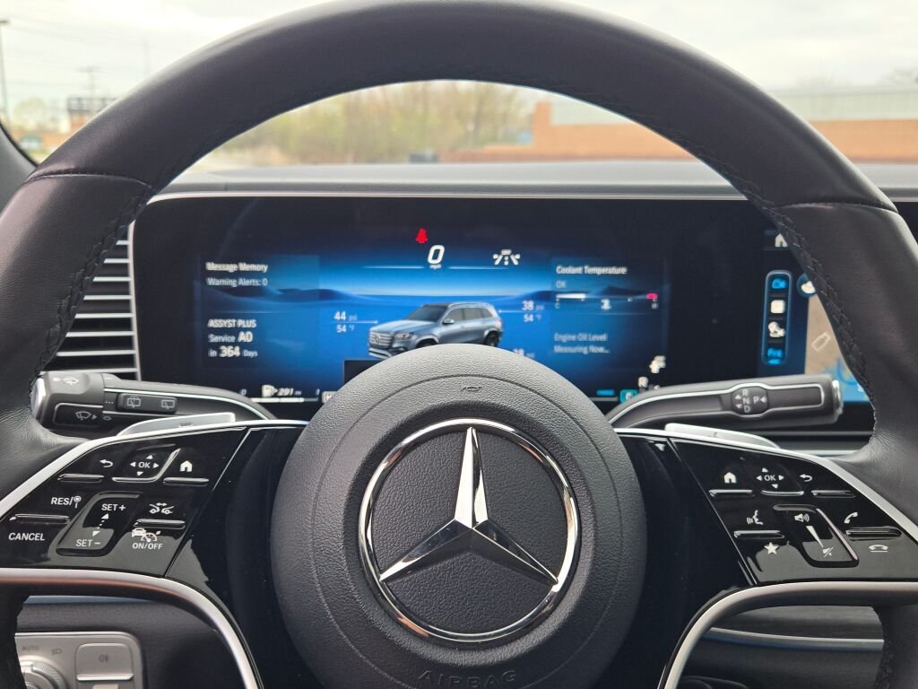 Used 2025  Mercedes-Benz GLS 450 image 36