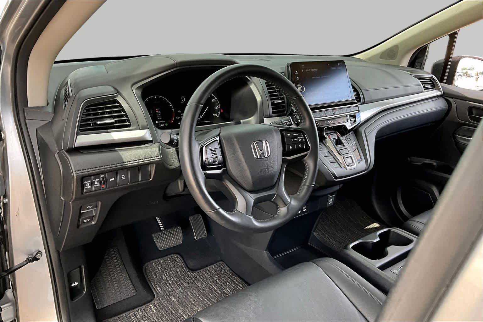 Certified Used 2025 Modern Steel Metallic Honda EX-L image 17