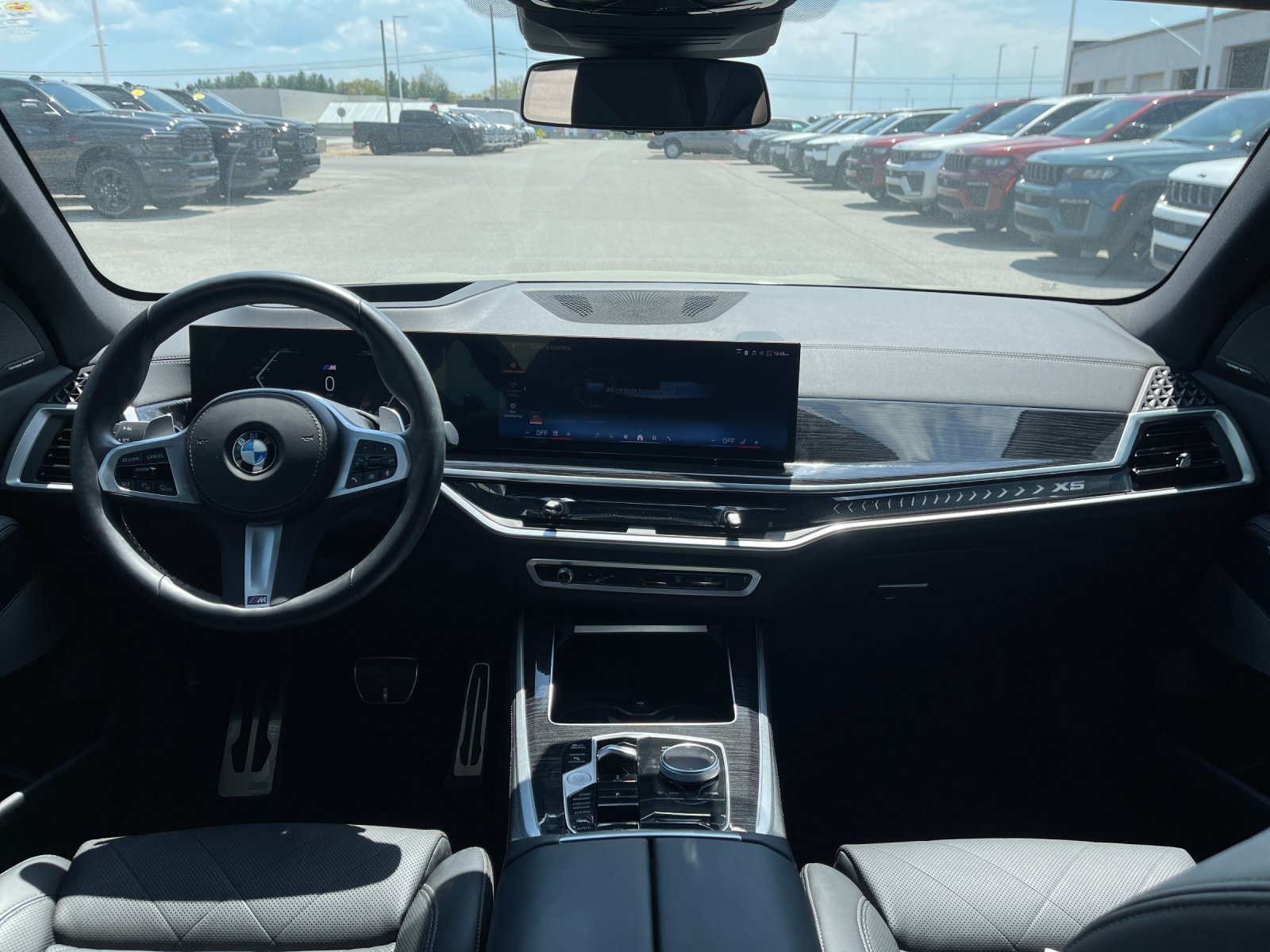 Used 2024 Gray BMW xDrive40i image 15