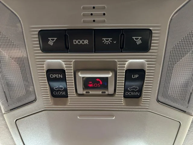 Used 2020  Toyota XLE image 22