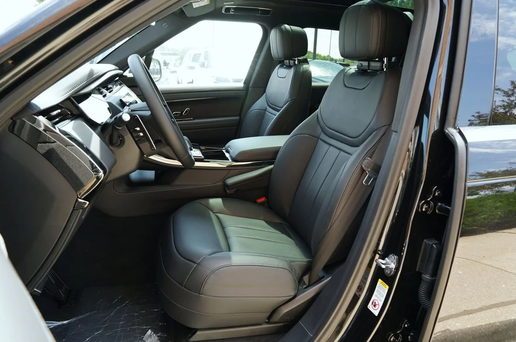 New 2026 Santorini Black Land Rover Dynamic SE image 14