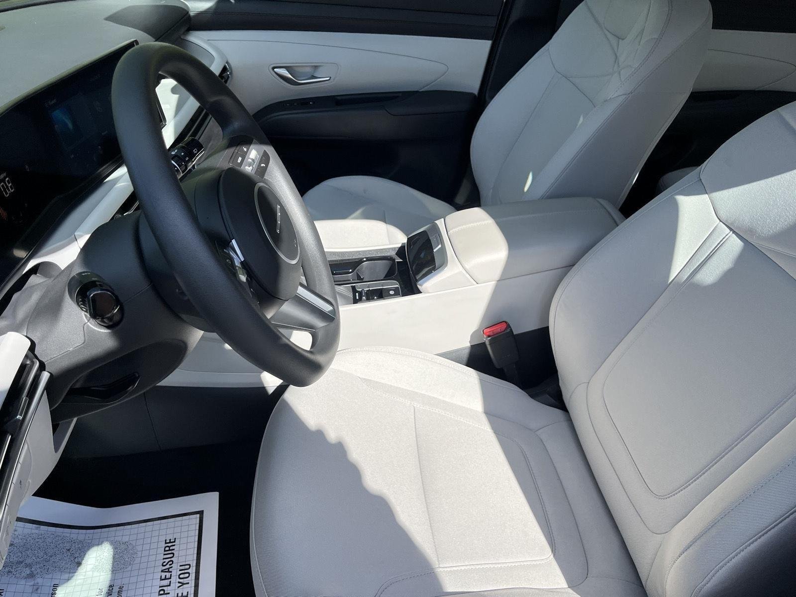 Used 2025 Shimmering Silver Hyundai SE image 21