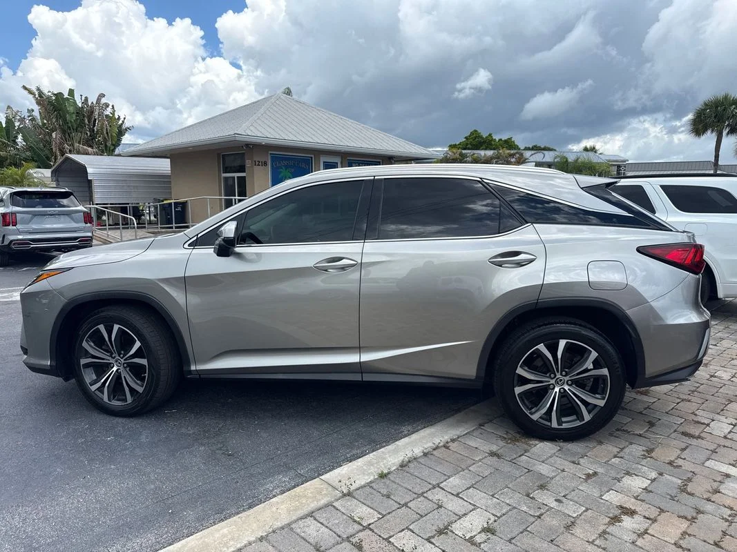 Used 2018  Lexus FWD image 8