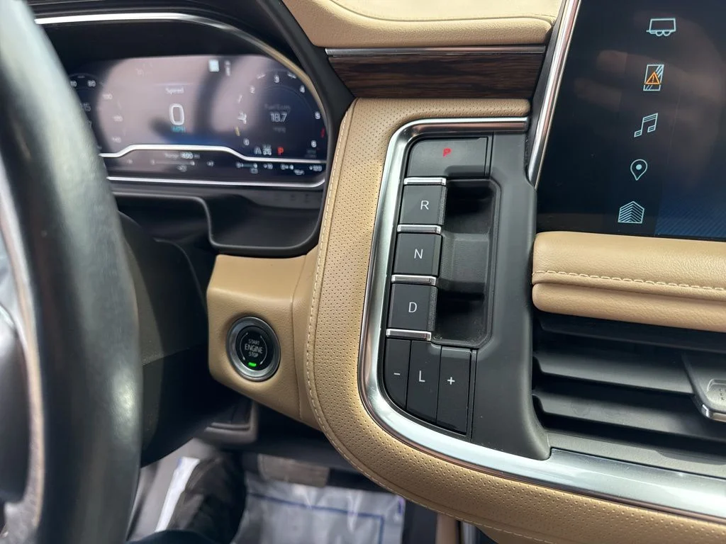 Used 2022 Iridescent Pearl Tricoat Chevrolet Premier image 22