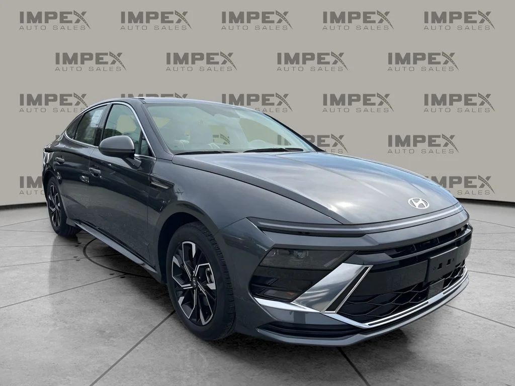 Used 2025 Gray Hyundai SEL image 7