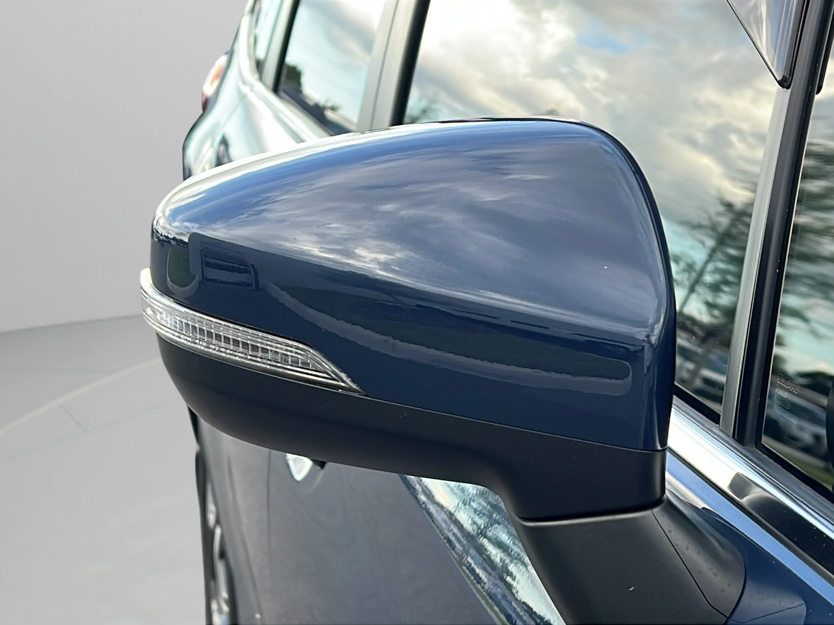 Used 2023 Cosmic Blue Pearl Subaru Limited image 25