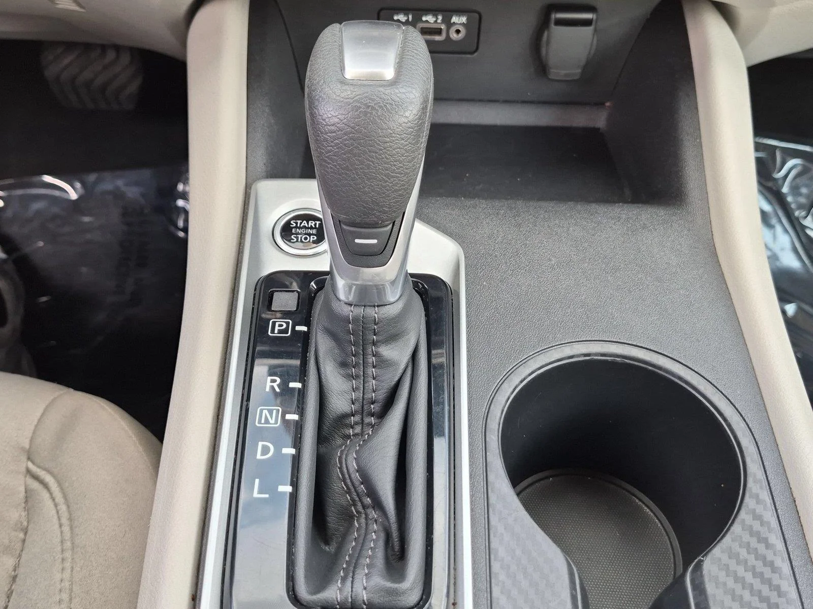 Used 2025 Super Black Nissan SV image 27