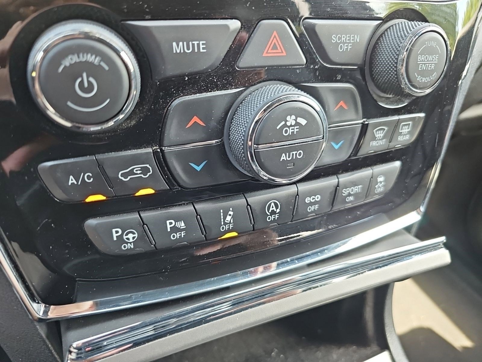 Used 2019 Sangria Metallic Clearcoat Jeep Overland image 24