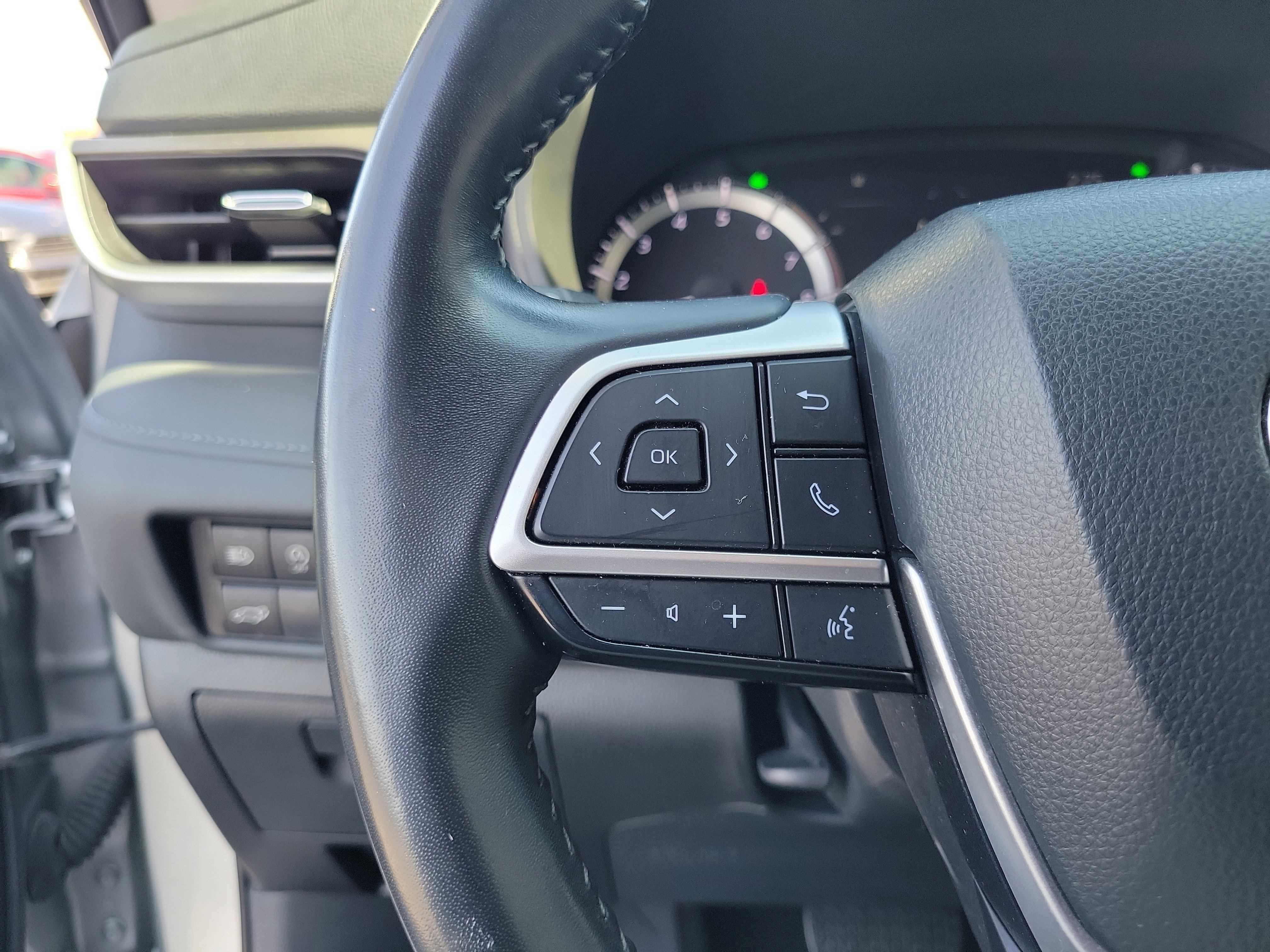 2024 Toyota Highlander LE - Photo 22