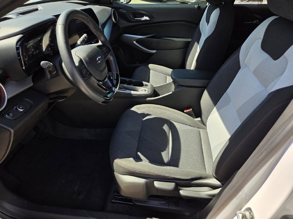 Used 2025 White Chevrolet 1RS image 17