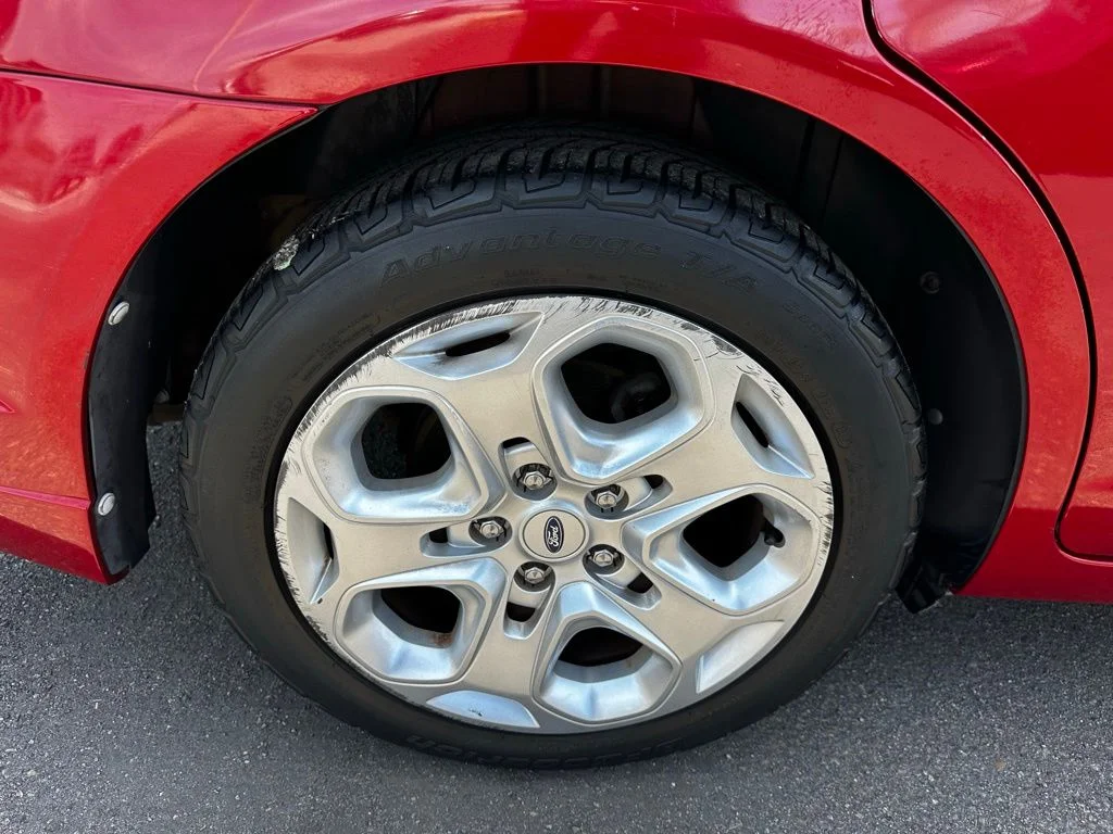 Used 2010 Red Ford SE image 10
