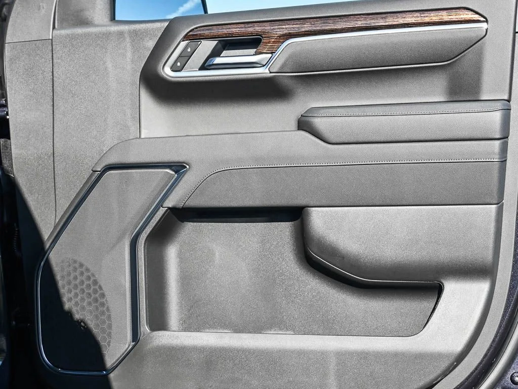New 2026 Sterling Metallic GMC Elevation image 8