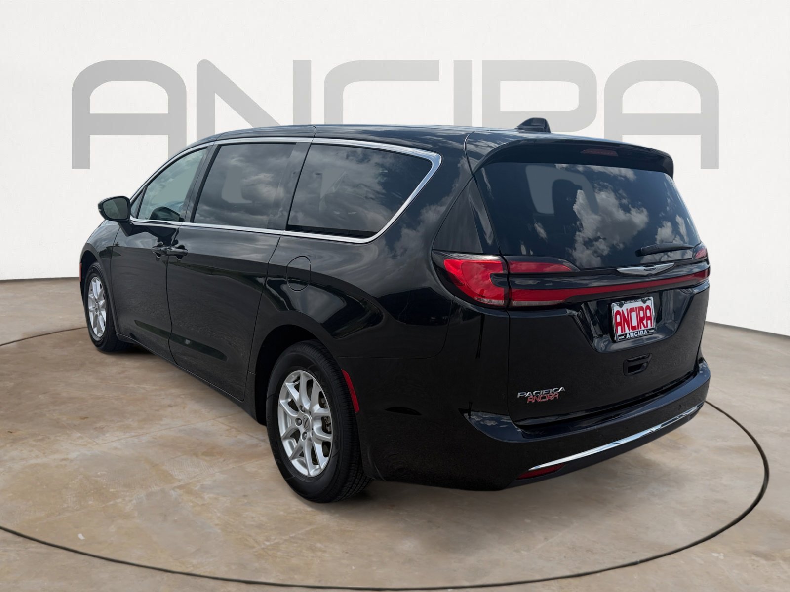 Used 2023 Brilliant Black Crystal Pearlcoat Chrysler Touring L image 8
