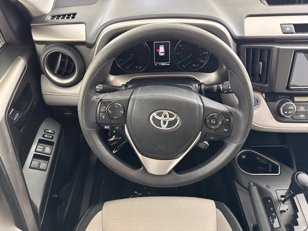 Used 2018 White Toyota LE image 44