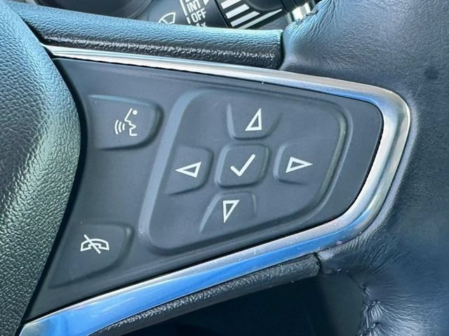 Used 2019 SUMMIT WHITE Chevrolet LT image 18