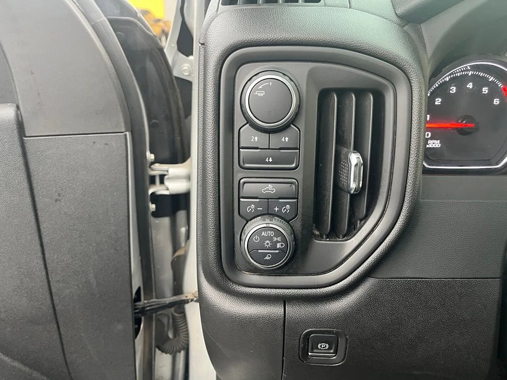 Used 2023 Silver Chevrolet Custom image 11