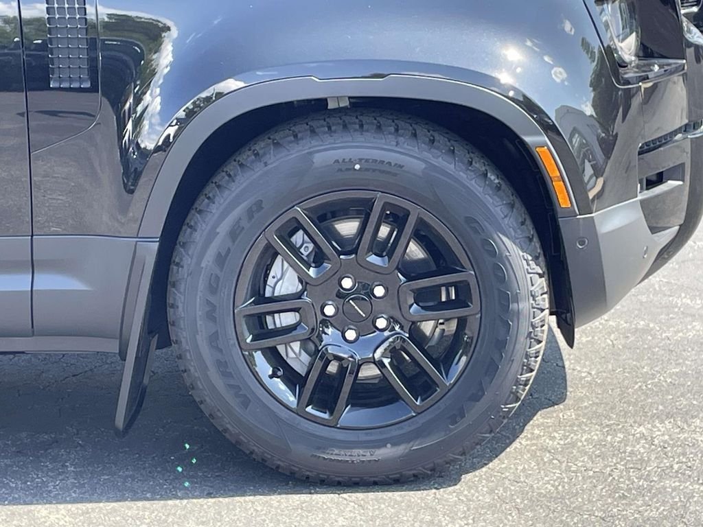 New 2026 Santorini Black Land Rover S image 5