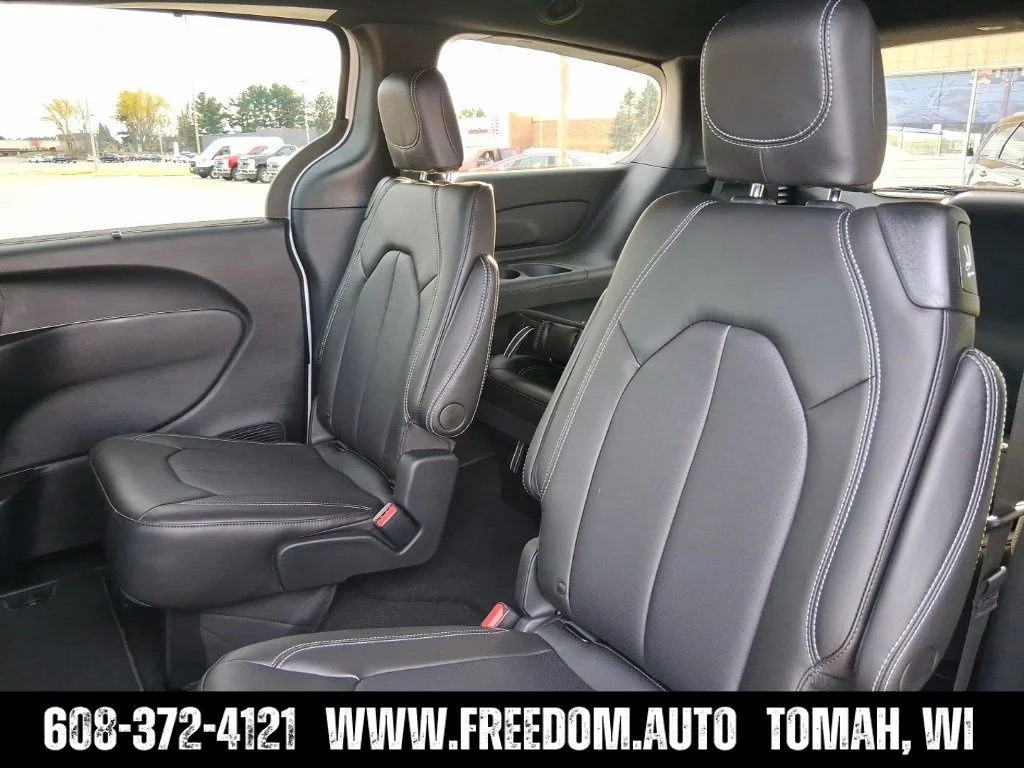 2026 Chrysler Pacifica Select - Photo 19