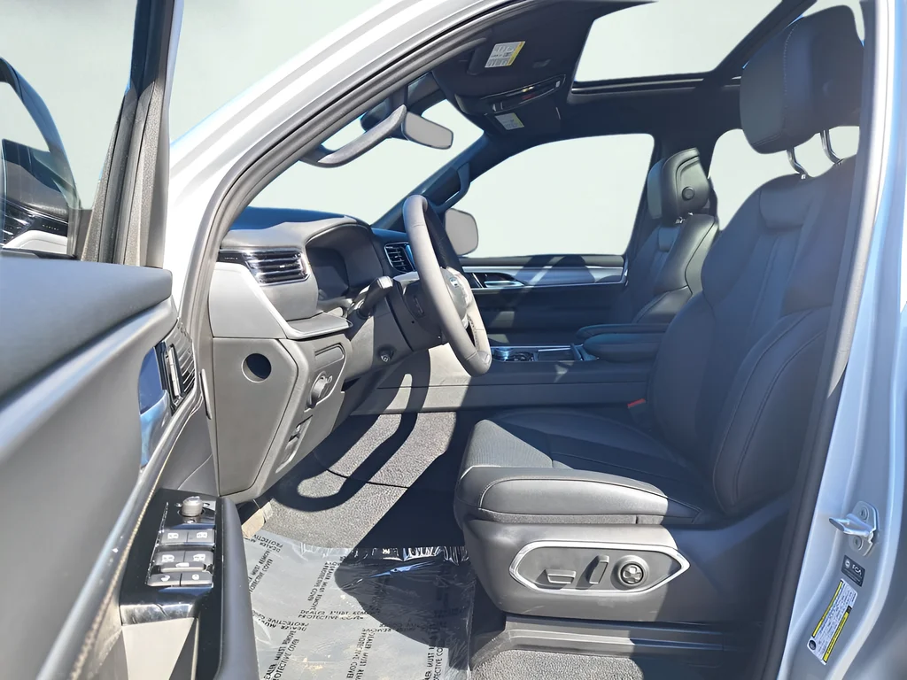 New 2026 Silver-Zynith Exterior Paint Jeep  image 10