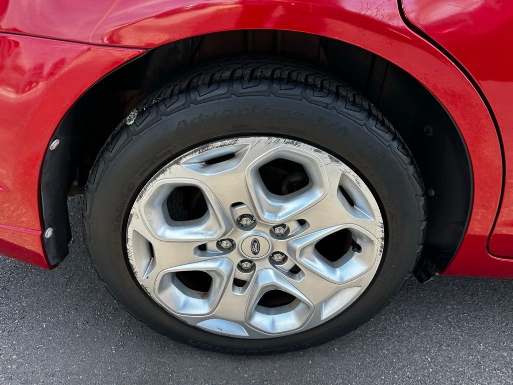 Used 2010 Red Ford SE image 10