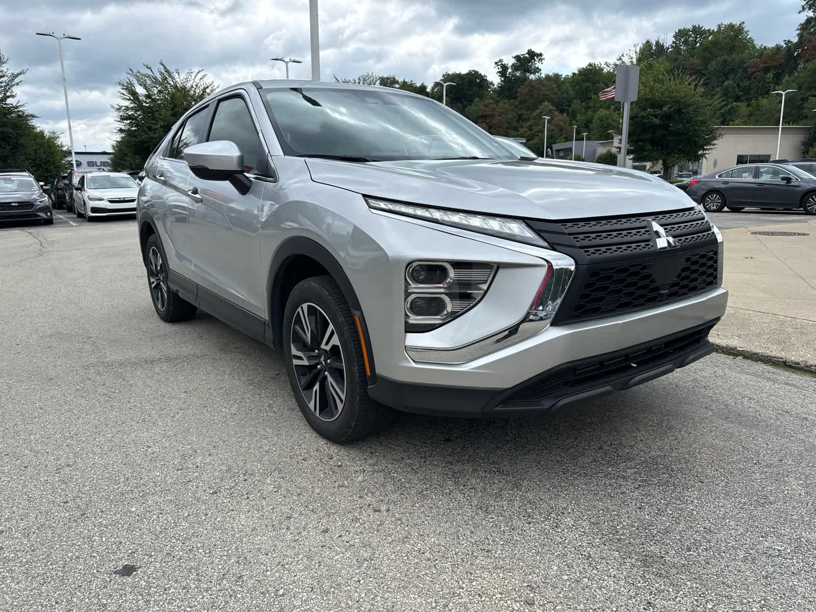 Used 2024 Alloy Silver Metallic Mitsubishi SE image 2