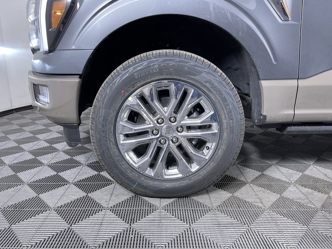 New 2026 Carbonized Gray Metallic Ford King Ranch image 28