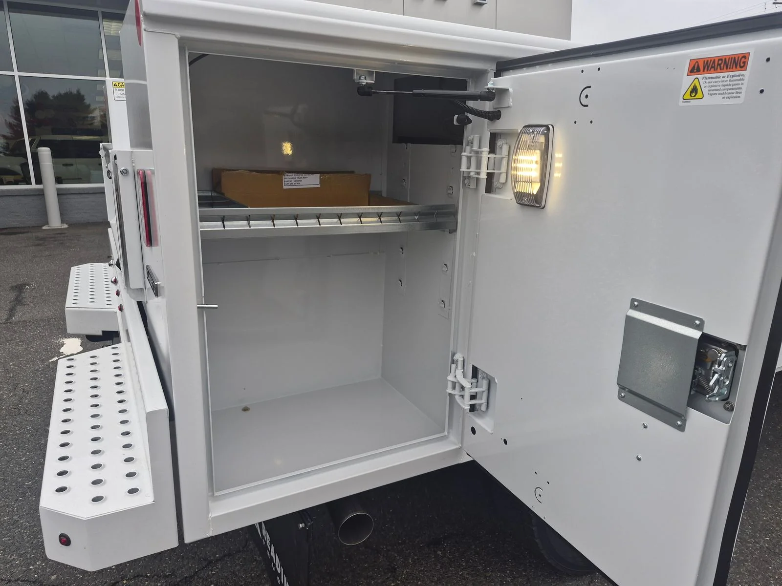 New 2027 Oxford White Ford XL SERVICE BODY image 7