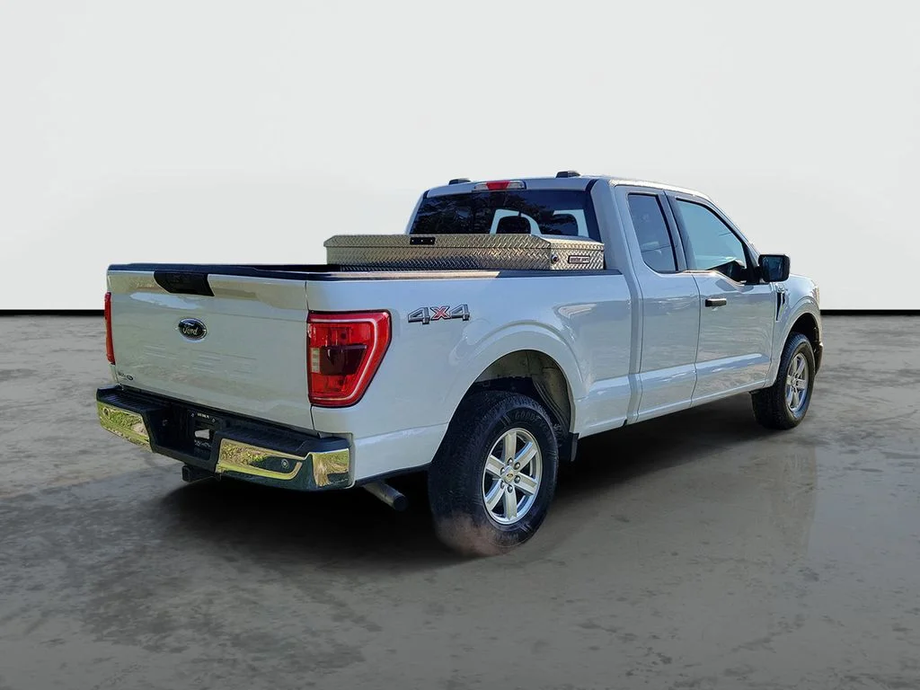 Used 2022 Oxford White Ford XLT image 2