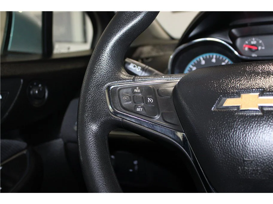 Used 2018 Arctic Blue Metallic Chevrolet LT image 27