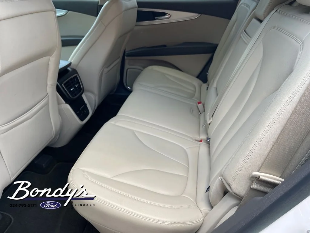 Used 2019 White Platinum Clearcoat Metallic Lincoln Standard image 11